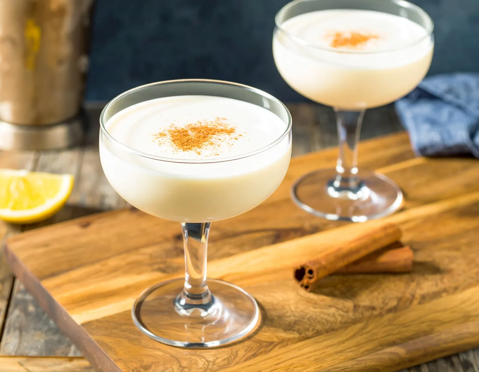 Alexander cocktail i coupe glas