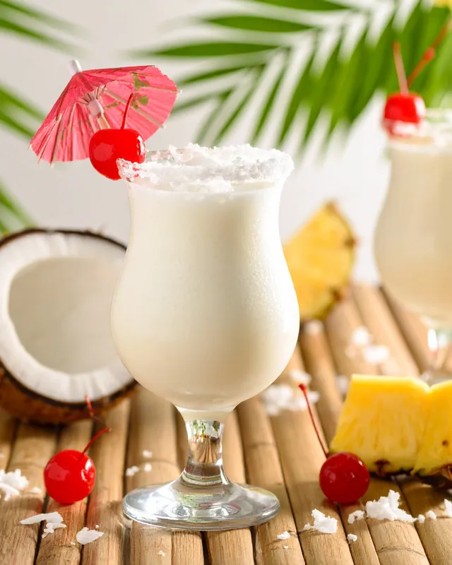 Piña Colada i hurricaneglas