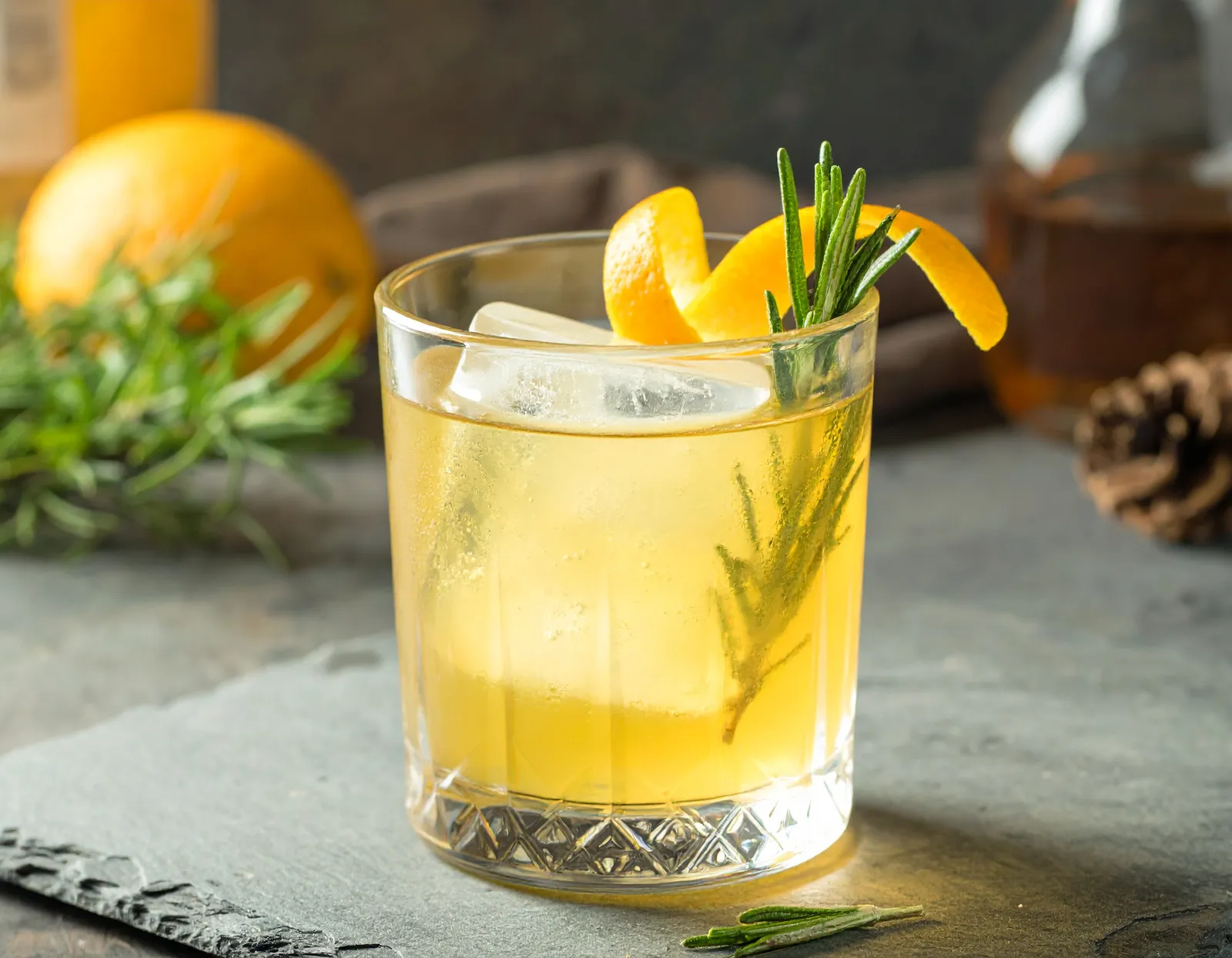 Alpine Negroni i dobbelt old fashioned-glas