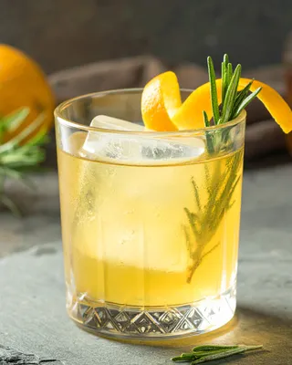 Alpine Negroni i dobbelt old fashioned-glas
