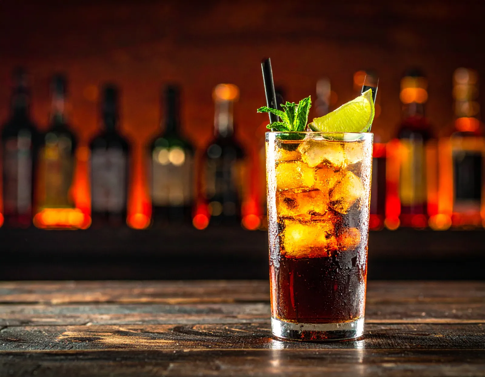 Fernet con Cola i highballglas