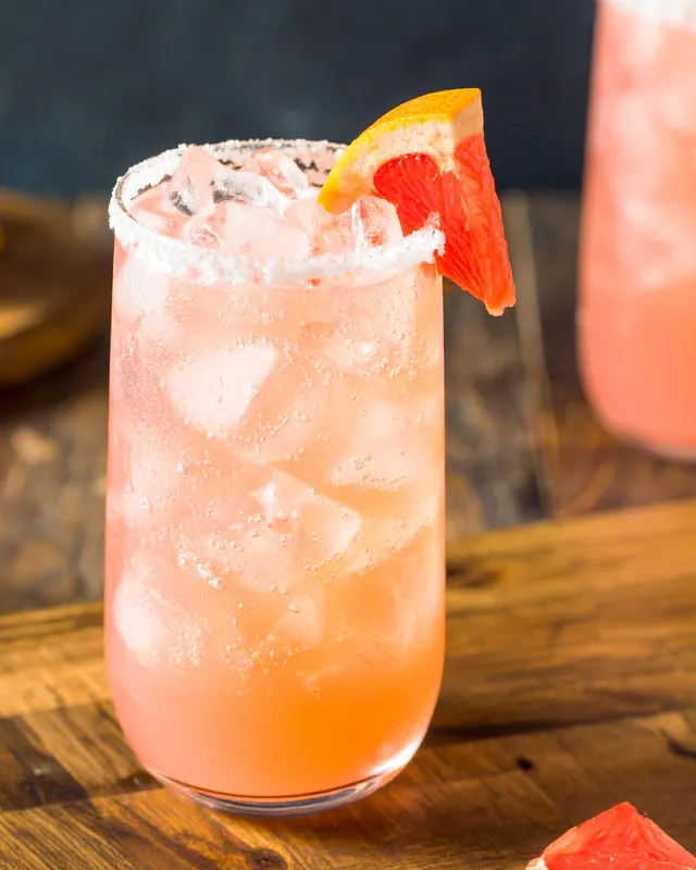 Moderne Paloma i highballglas