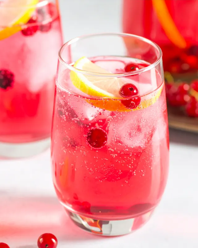 Russian Spring Punch i highballglas