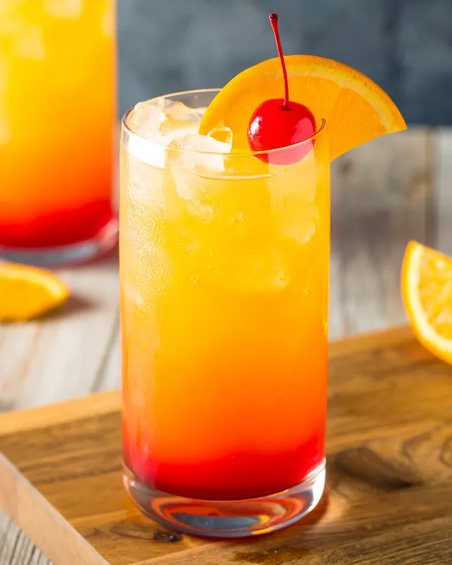 Tequila Sunrise i highballglas